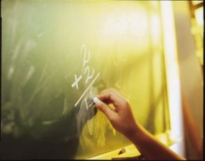 Educar é levar o aluno à reflexão: dizer não ao preconceito e à violação de direitos humanos e respe